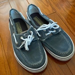 Little kids Sperry boat shoes.